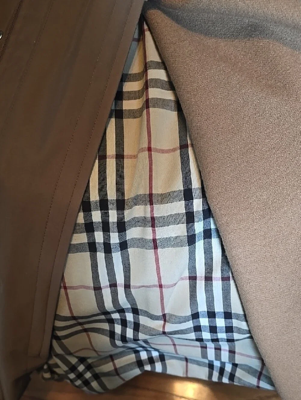 BURBERRY Womens' Brown Jacket for rain or shine. - Picture 3 of 7